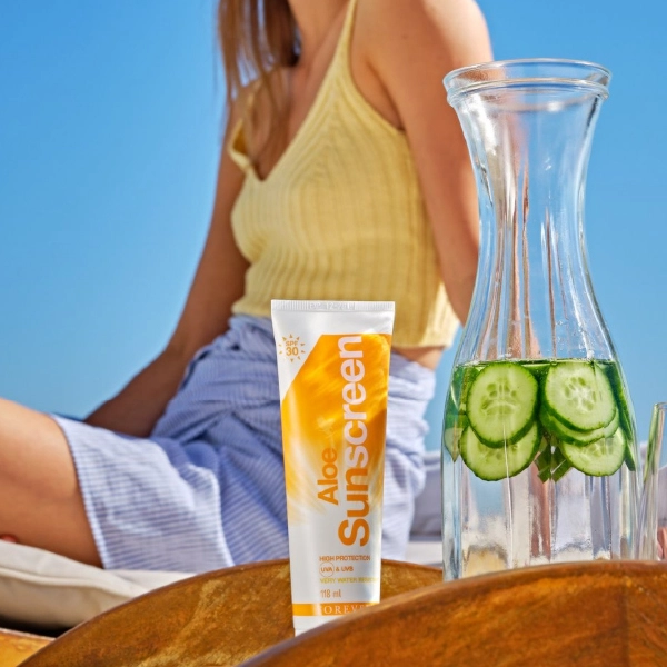 آلوئه سانسکرین (کرم ضد آفتاب آبرسان و ضد لک) Aloe Sunscreen