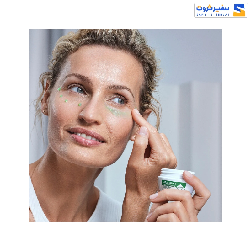 محصول: کرم روشن کننده دورچشم آون Avon مدل Dual Eye System  ویژگی‌ها و مشخصات: - حاوی پروتینول و آنتی اکسیدان - دارای خاصیت روشن کنندگی سریع - مناسب برای همه سنین و انواع پوست - رفع تیرگی و خستگی دور چشم - حاوی کرم دورچشم و ژل درمانی - حجم: 20 میلی‌لیتر -